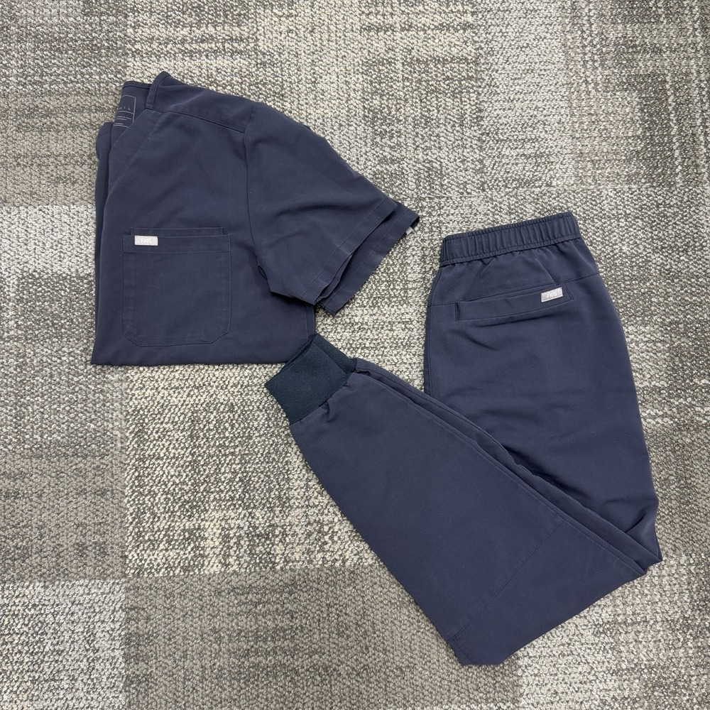 FIGS Technical Men's Set Large Leon Top And Medium Joggers Dark Harbor Scrubs